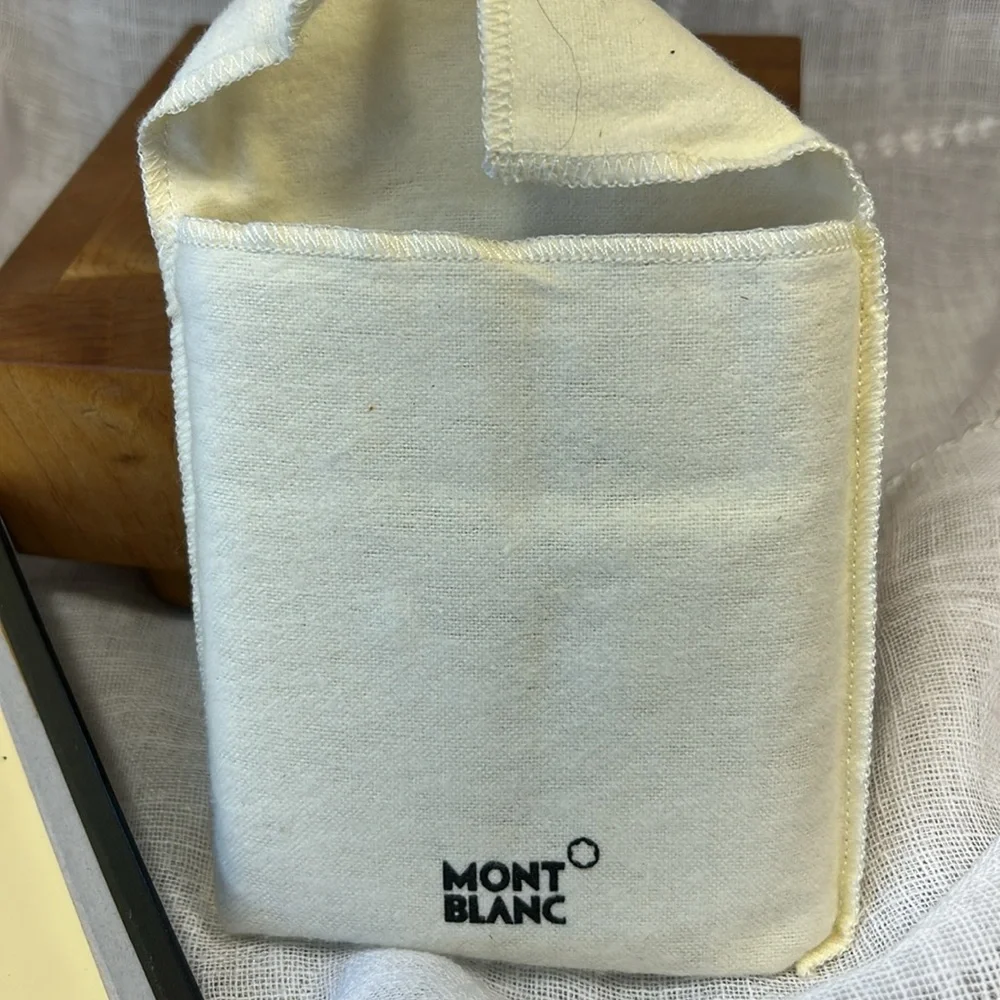 NWT MontBlanc glove leather with dust bag and box (damaged)